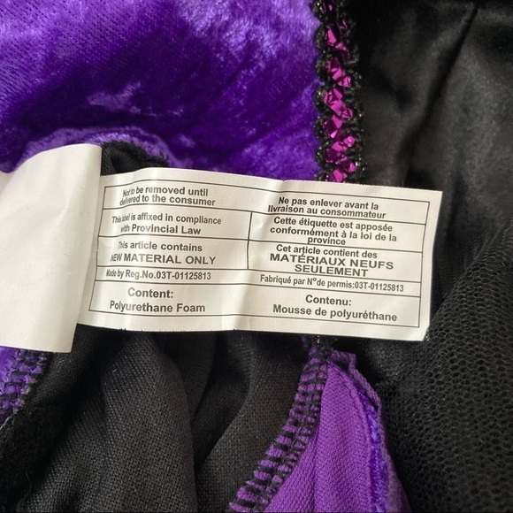 Gothic Vampiress Costume - Picture 3 of 4